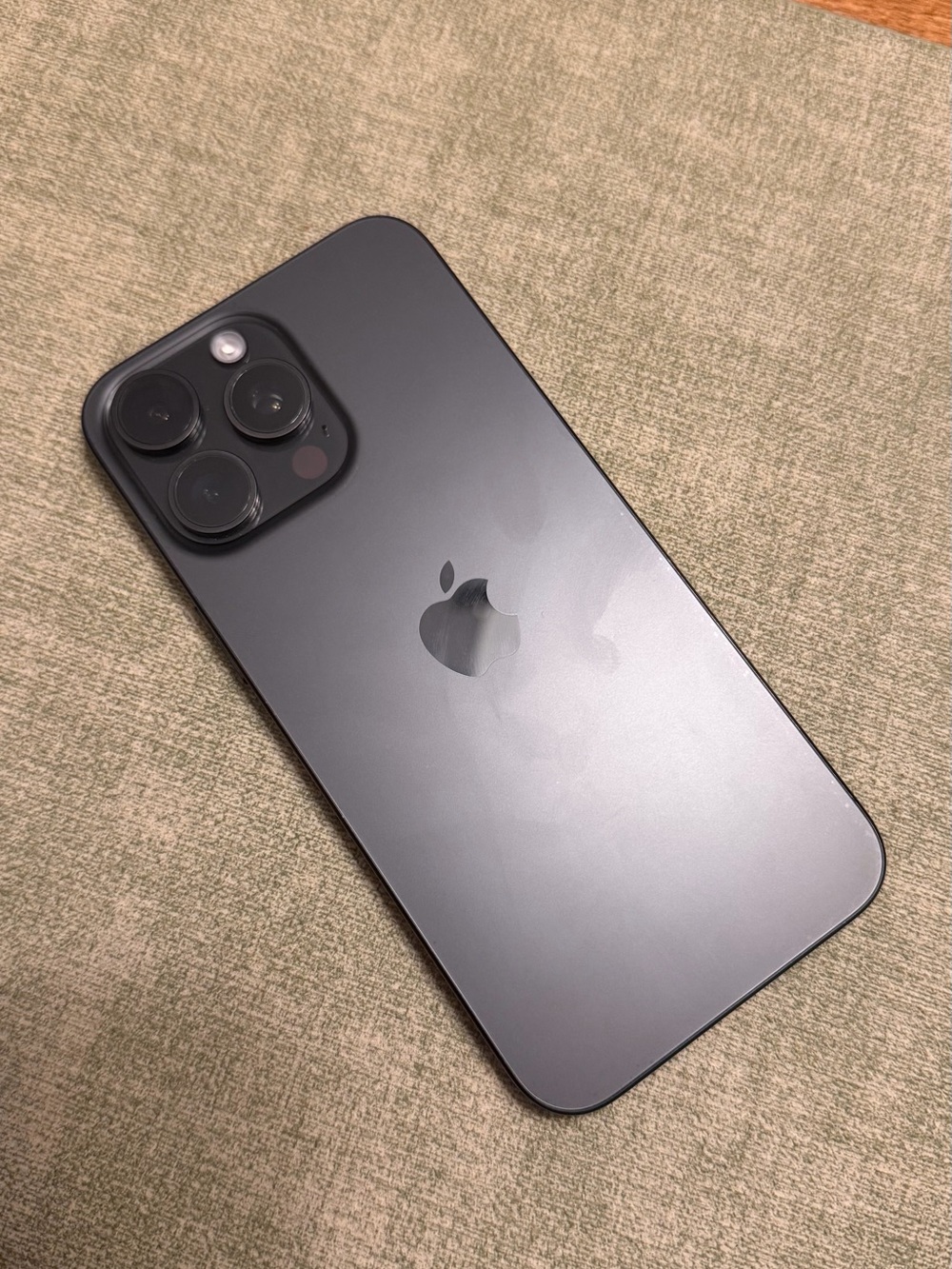 Apple iPhone 15 Pro Max - Space Black Finish